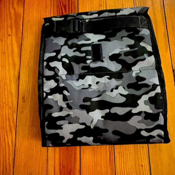 Place the lunch bag in the freezer and it keeps your lunch cold all day - Picture 1 of 5